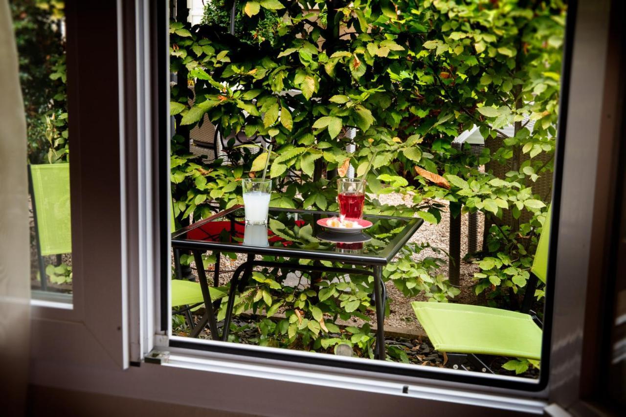 Logis Hotel La Breche - Restaurant Berthelot Amboise Exterior foto